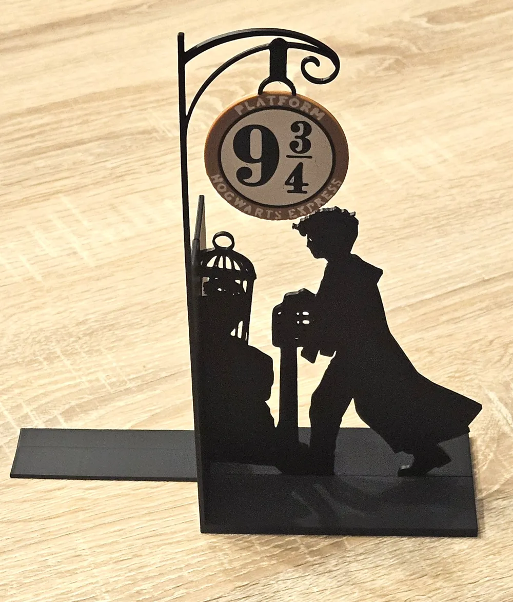 parador de livros inspirado na Plataforma 9 3 4 de Harry Potter